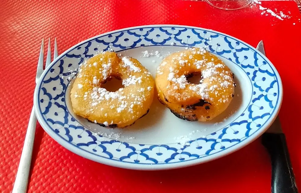 Beignets Aux Ananas Flambés Au Rhum